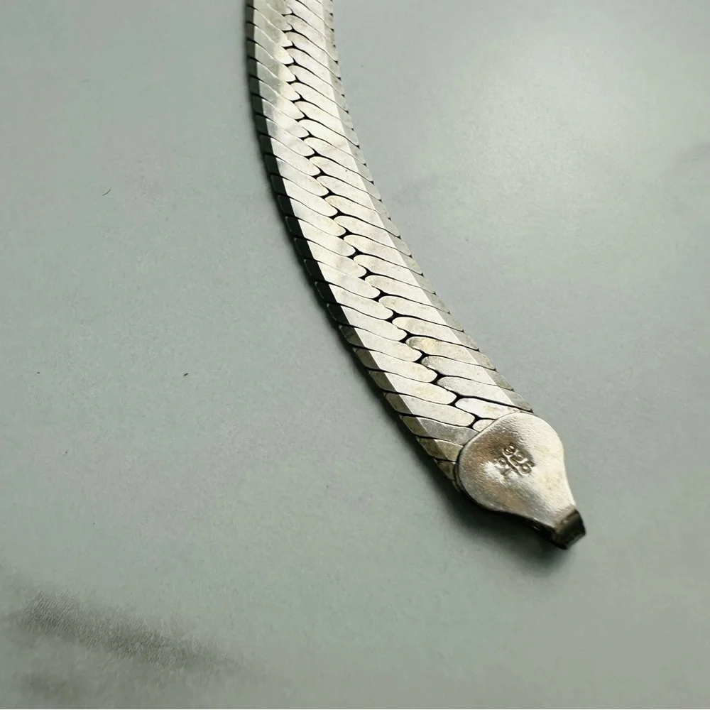 Vintage Italian Sterling Silver Herringbone Bracelet – 12.91g, Made in Italy - Picture 5 of 8